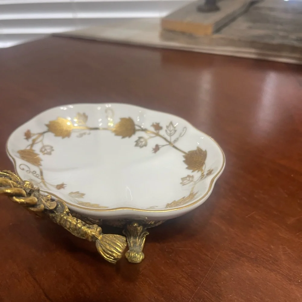 Hollywood Regency Vintage Bathroom Soap dish